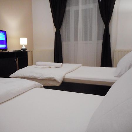 Hotel Holiday Victoria Виктория Экстерьер фото