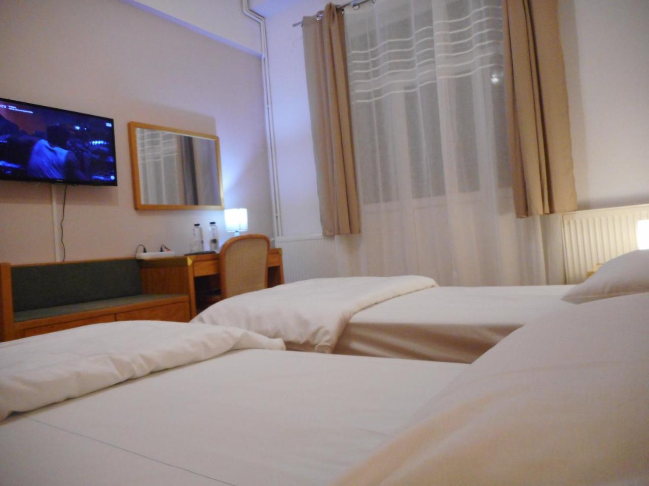 Hotel Holiday Victoria Виктория Экстерьер фото