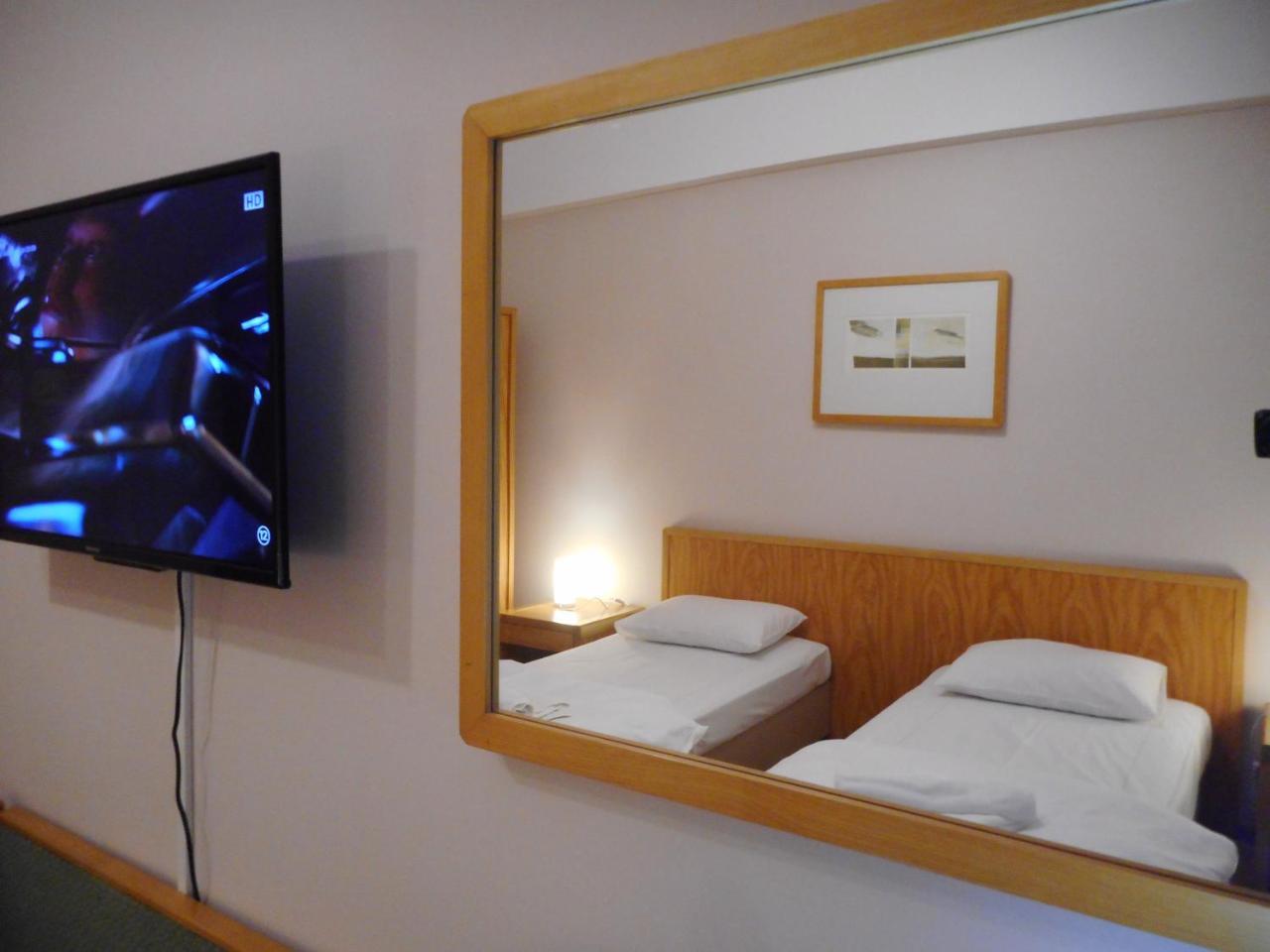 Hotel Holiday Victoria Виктория Экстерьер фото